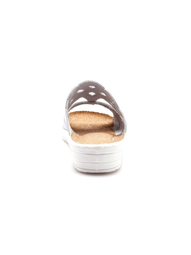 Mules à perforations fantaisie