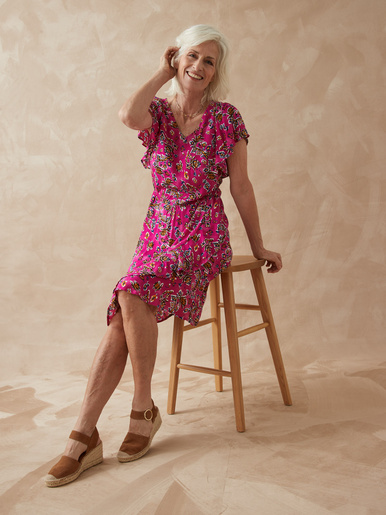 Robe à volants, manches courtes