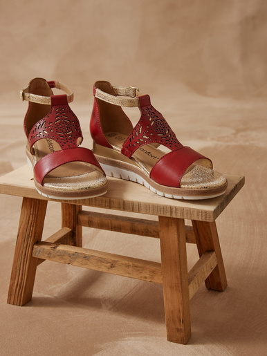 Sandales cuir motifs ajourés
