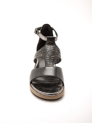 Sandales cuir motifs ajourés