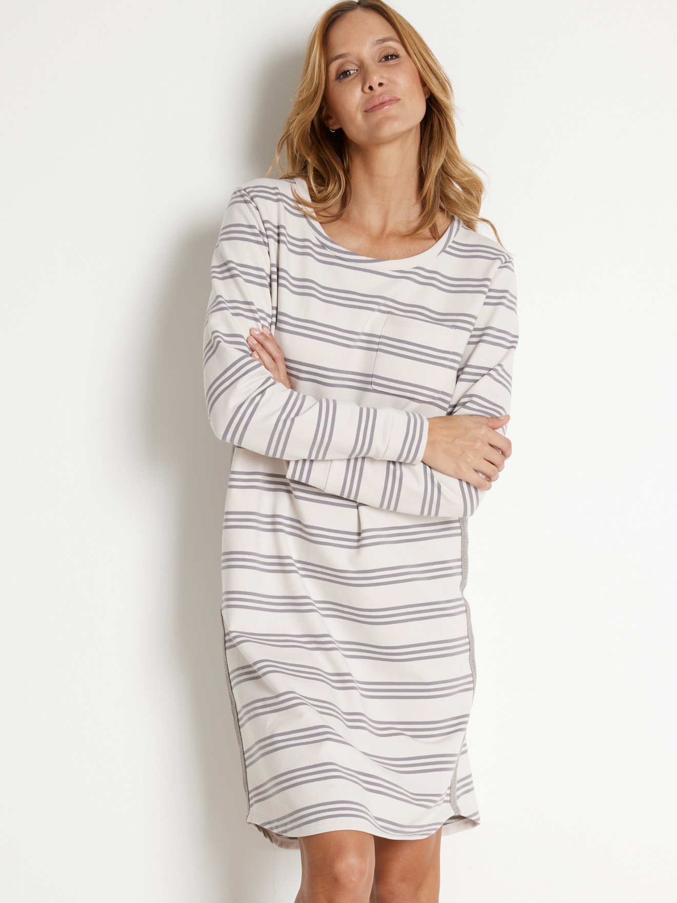 Chemise De Nuit Longue En Coton Pour Femme DAXON - Manches Courtes, Boutonnée, Broderie Et Détails Fantaisie - Confortable Et Jolie