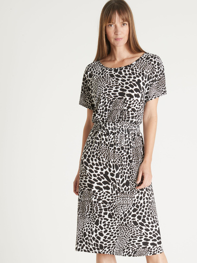 Robe encolure bateau en maille fluide