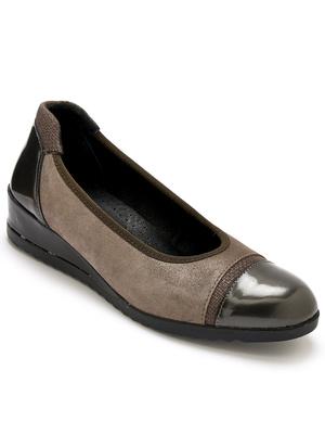 Ballerine cuir bout et talon vernis