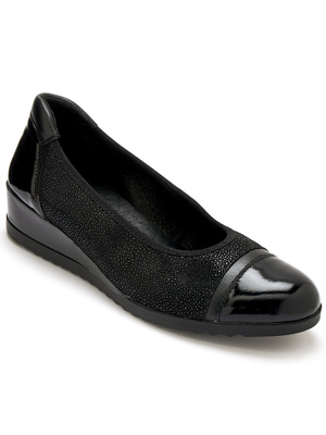 Ballerine cuir bout et talon vernis