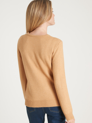 Pull avec jeu de maille pointelle