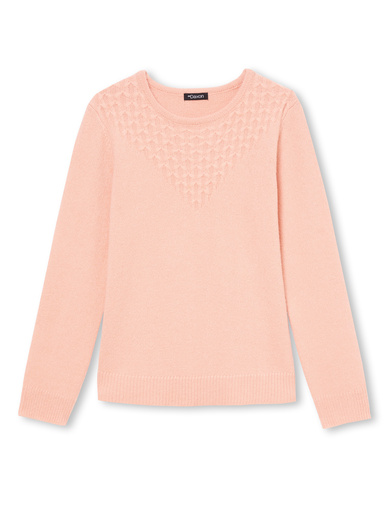 Pull avec jeu de maille pointelle
