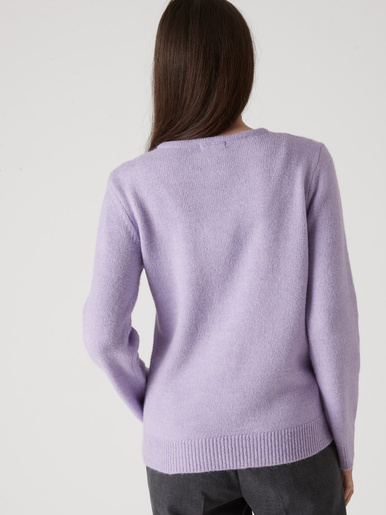 Pull avec jeu de maille pointelle