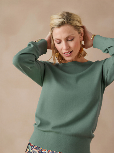 Pull boutons-bijoux aux manches
