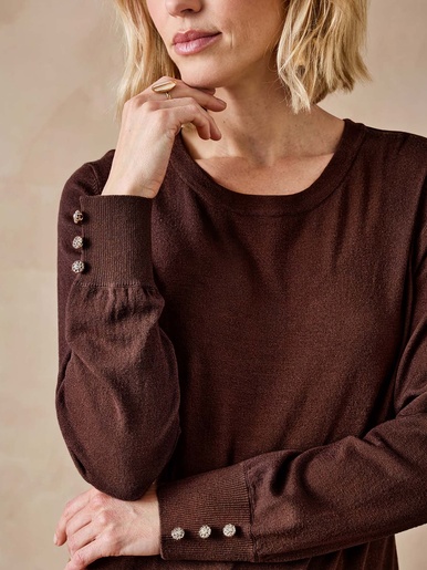 Pull boutons-bijoux aux manches