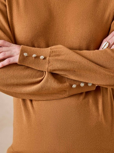 Pull boutons-bijoux aux manches