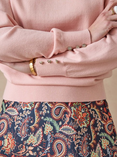 Pull boutons-bijoux aux manches
