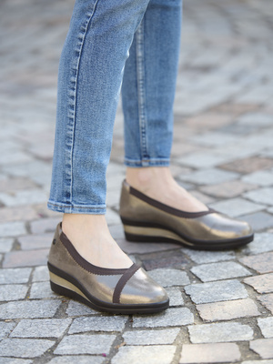 Ballerines tout cuir élastiquées