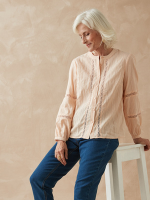 Blouse avec jeu de macramé