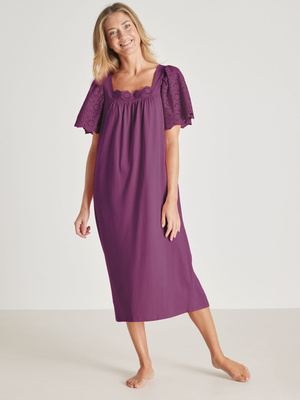 Chemise de nuit avec broderie anglaise