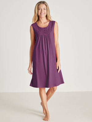 Chemise de nuit avec broderie anglaise