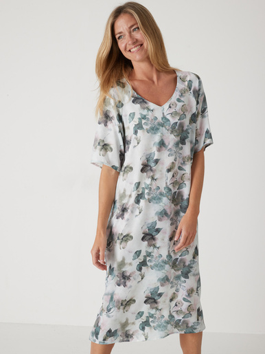 Robe effet satiné manches larges