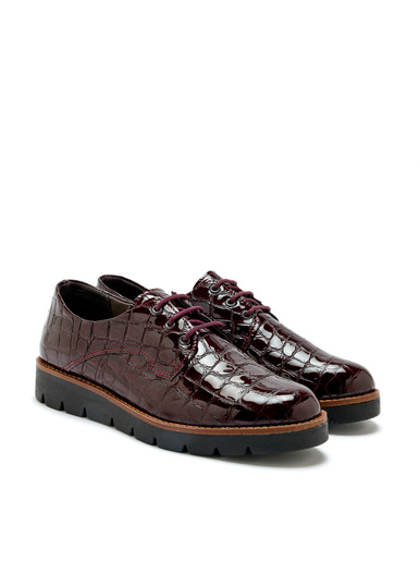 Derbies vernis façon croco