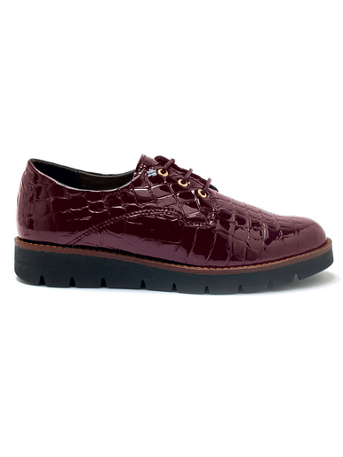 Derbies vernis façon croco