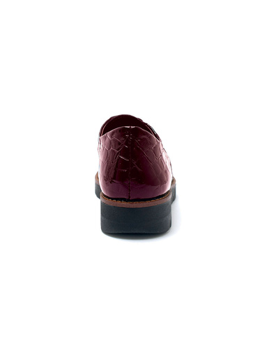 Derbies vernis façon croco