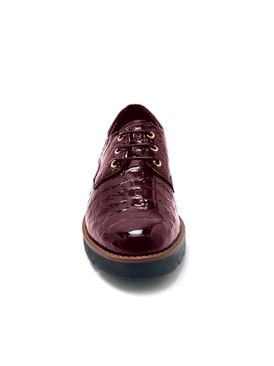 Derbies vernis façon croco