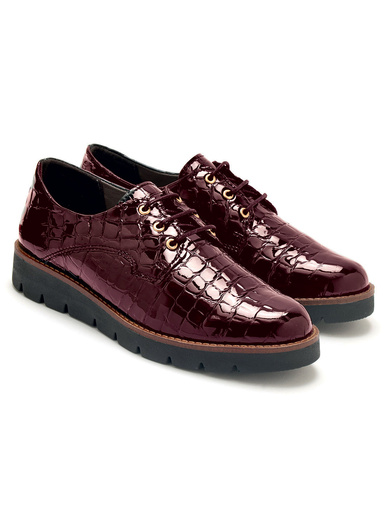 Derbies vernis façon croco