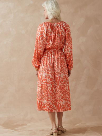 Robe ample en tissu satiné