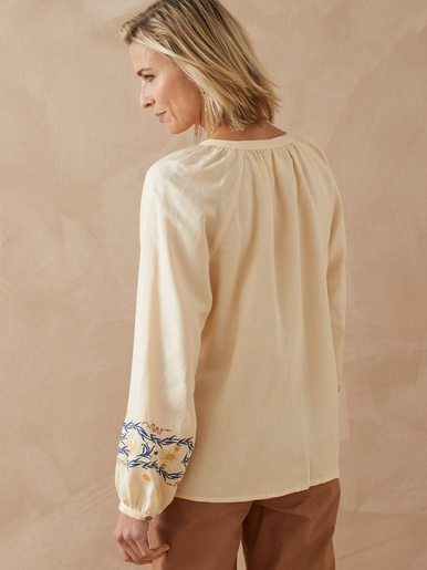 Blouse brodée avec lin
