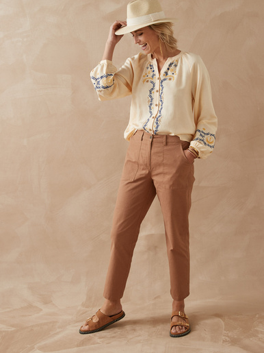 Blouse brodée avec lin