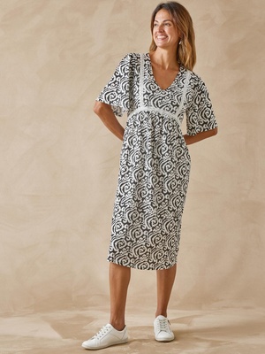 Robe évasée élastiquée taille