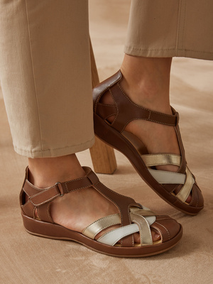 Salomés cuir à brides croisées