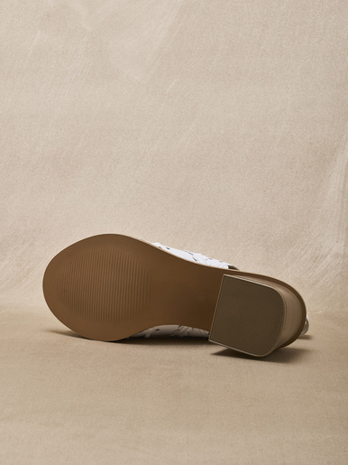 Sandales montantes cuir perforé