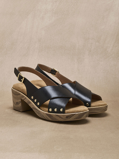 Sandales cuir détails clous
