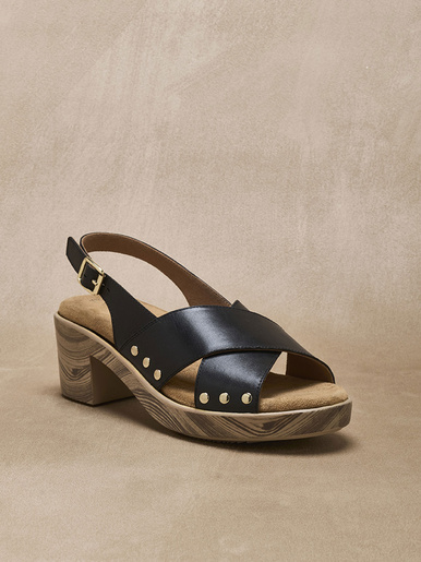 Sandales cuir détails clous
