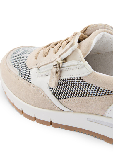 Baskets fermées par zip et lacets