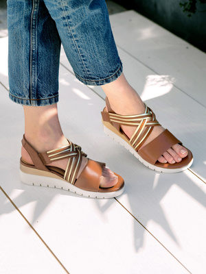 Sandales brides croisées à scratch