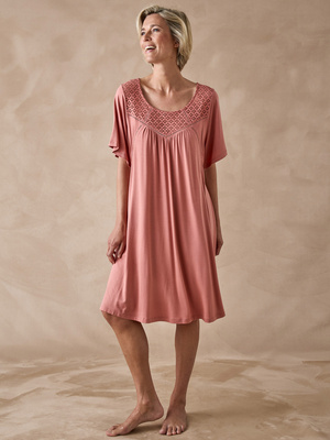 Chemise de nuit courte évasée fluide