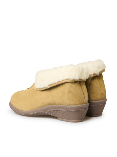 Pantoufles croûte de cuir fourrées