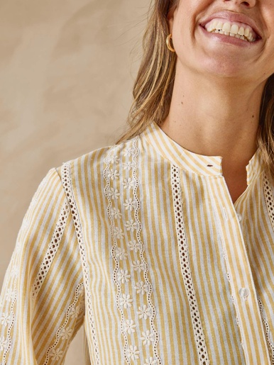 Blouse tissu fantaisie avec broderie