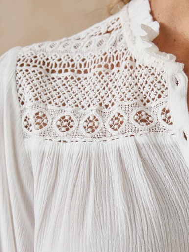 Blouse en crêpe avec macramé
