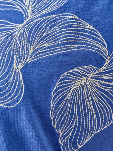 Tee-shirt brodé encolure tunisienne
