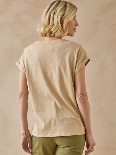 Tee-shirt brodé encolure tunisienne