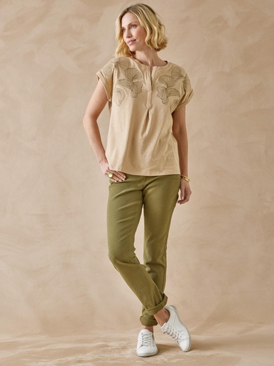 Tee-shirt brodé encolure tunisienne