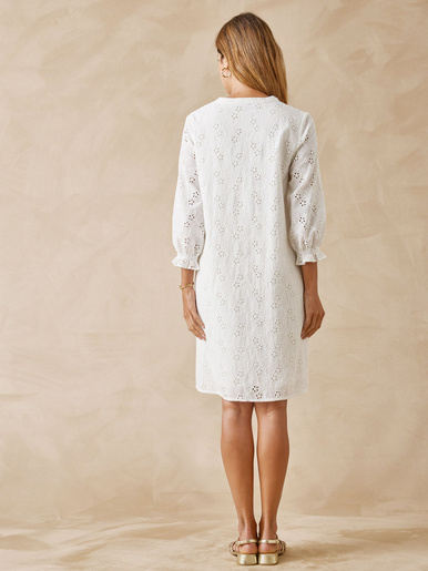 Robe en broderie anglaise