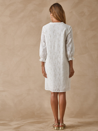 Robe en broderie anglaise