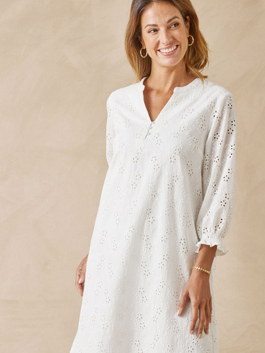 Robe en broderie anglaise