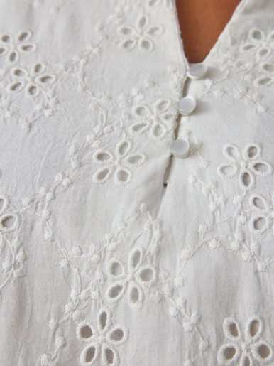Robe en broderie anglaise