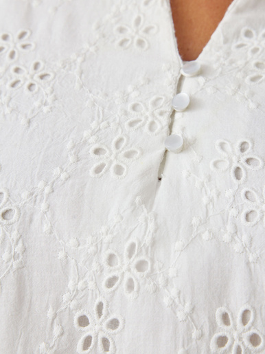 Robe en broderie anglaise