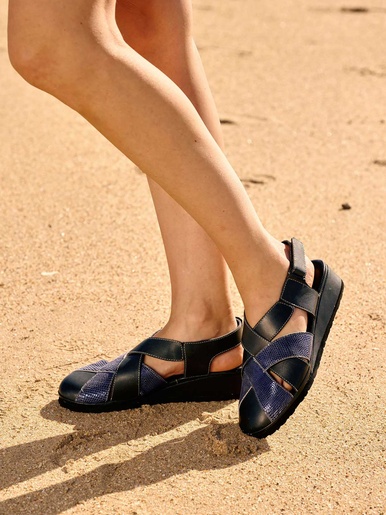 Sandales bout fermé à scratch
