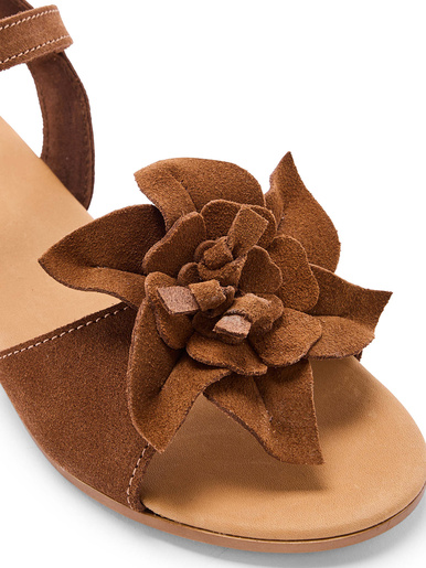 Sandales cuir avec fleur fantaisie