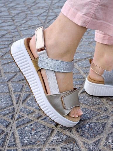 Sandales ouverture totale par scratchs